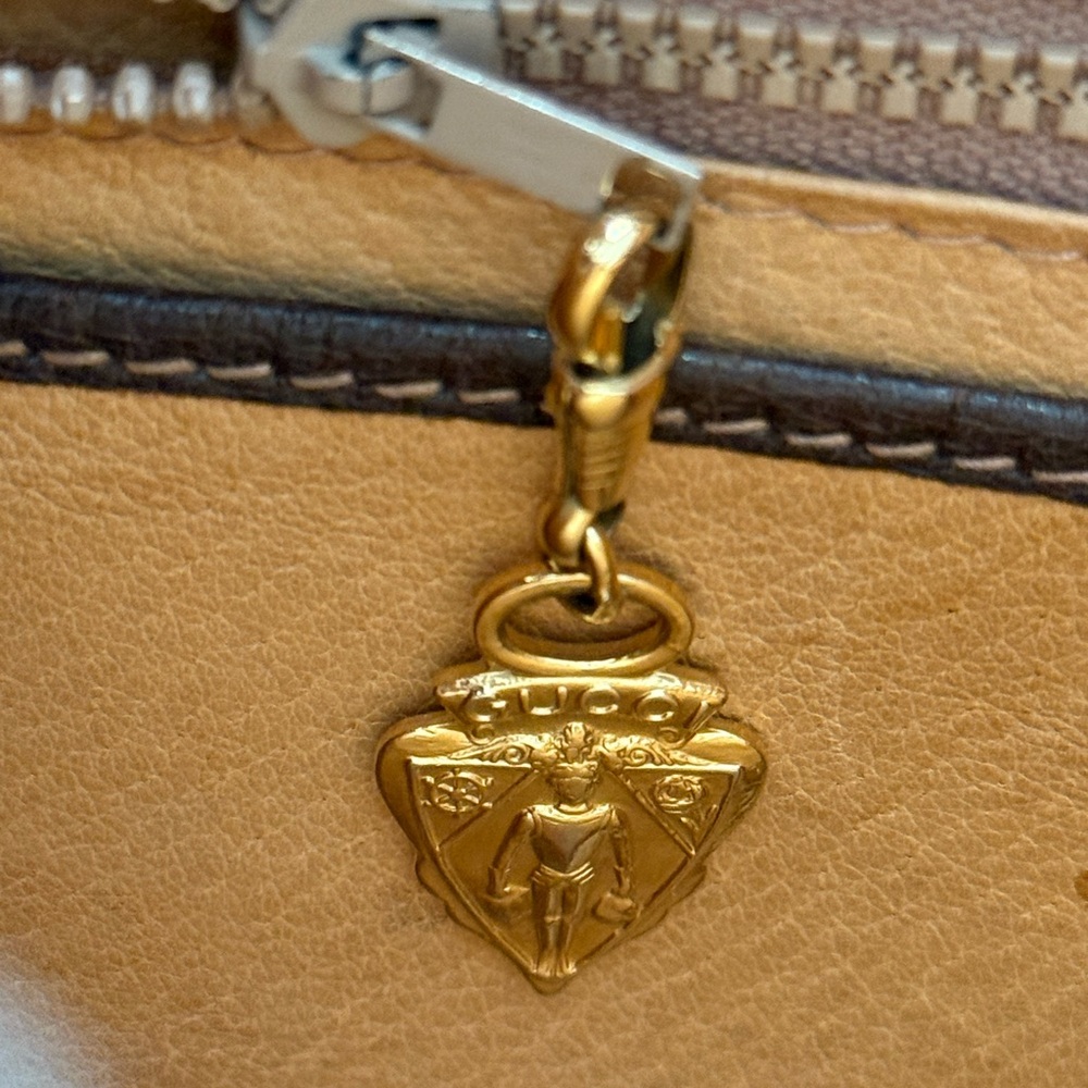 1970s Authentic Gucci Canvas Brown Monogram Shoulder Bag - Picture 15 of 16